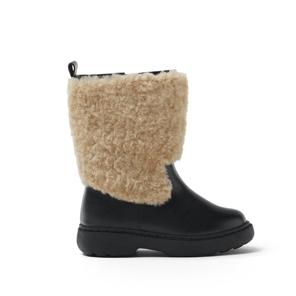 Brand new, never worn zara baby faux fleece boots, size 8